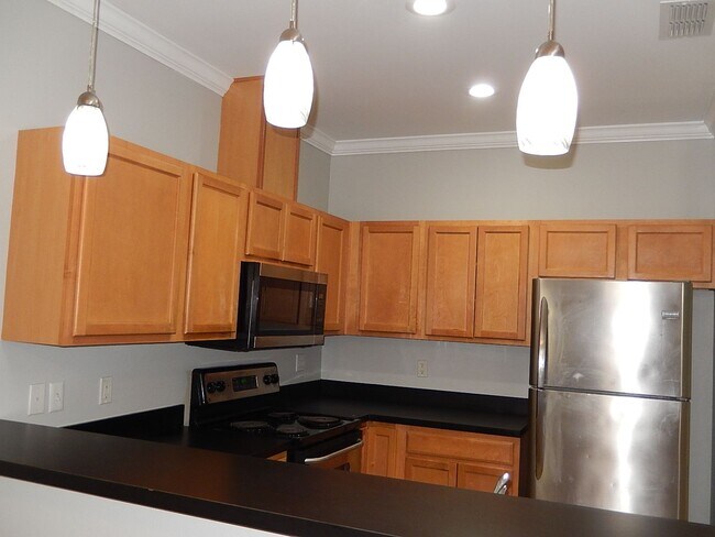 Building Photo - GORGEOUS 3/3 w/ Stainless Appliances, W/D, Open Floor Plan, Office, & More! $1450/month! Avail Ma...