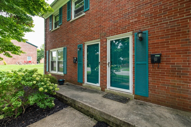 Building Photo - 2333 Alexandria Dr