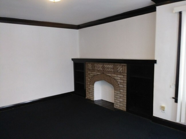 Building Photo - 1450 W 70th St