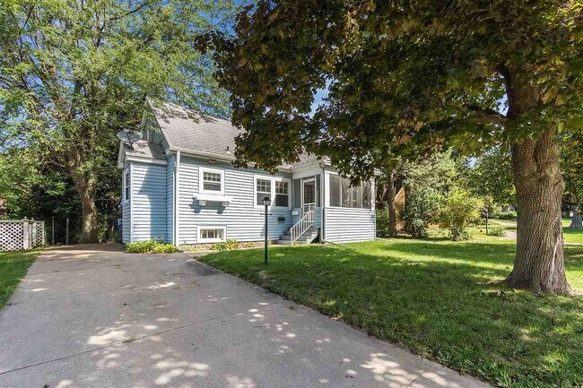 Building Photo - 214 23rd St Dr SE