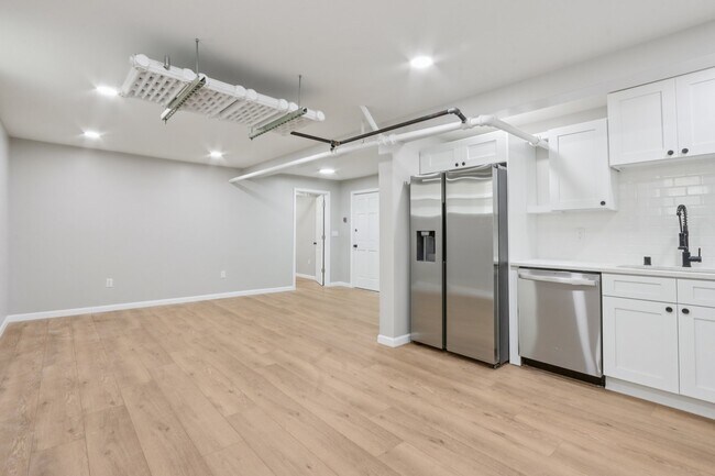 Foto del edificio - 2534 N Farwell Ave