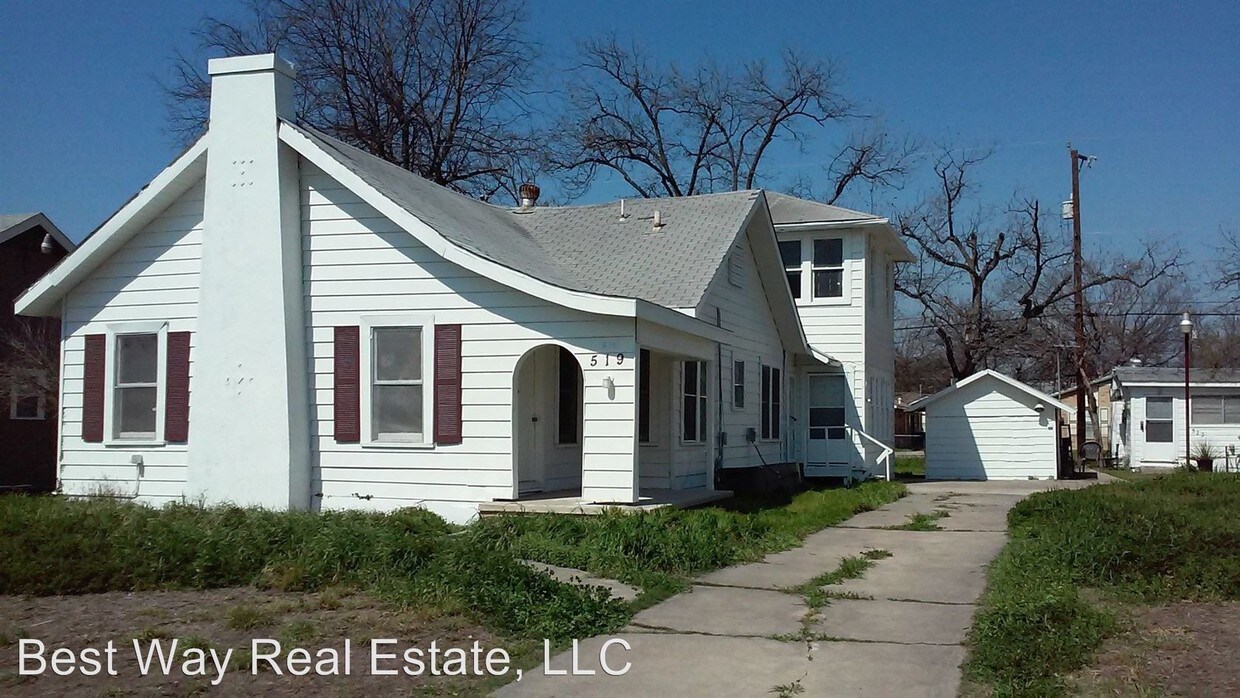 Primary Photo - 2 br, 1 bath Apartment - 519 Topeka