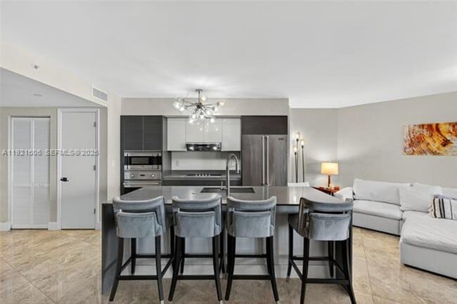 Foto del edificio - 9821 E Bay Harbor Dr