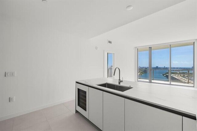 Building Photo - 1400 Biscayne Blvd