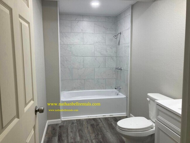 Building Photo - Single-Family Home: 3 bed, 2 bath