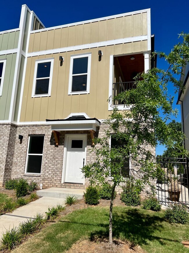 Building Photo - *1/2 Off 1st Months Rent!* Luxury 4Bed/4Bath Home, *Roof Top Patio* in the Heart of Murfreesboro