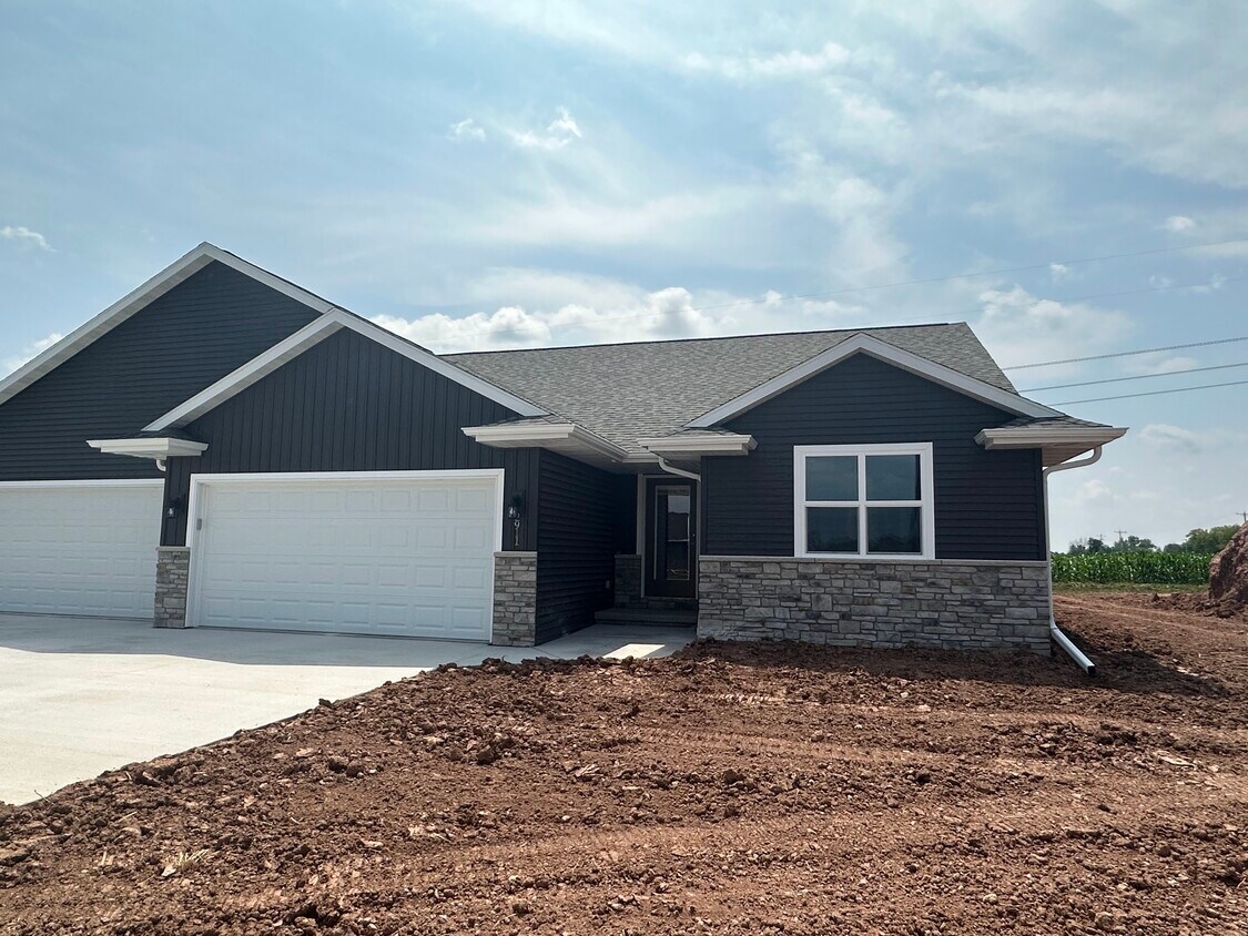 2911 Sabal Oak Dr, Hobart, WI 54115 House for Rent in Hobart, WI