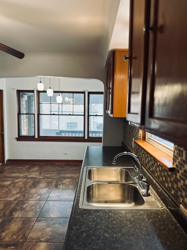 Foto del edificio - 4918 W Altgeld St