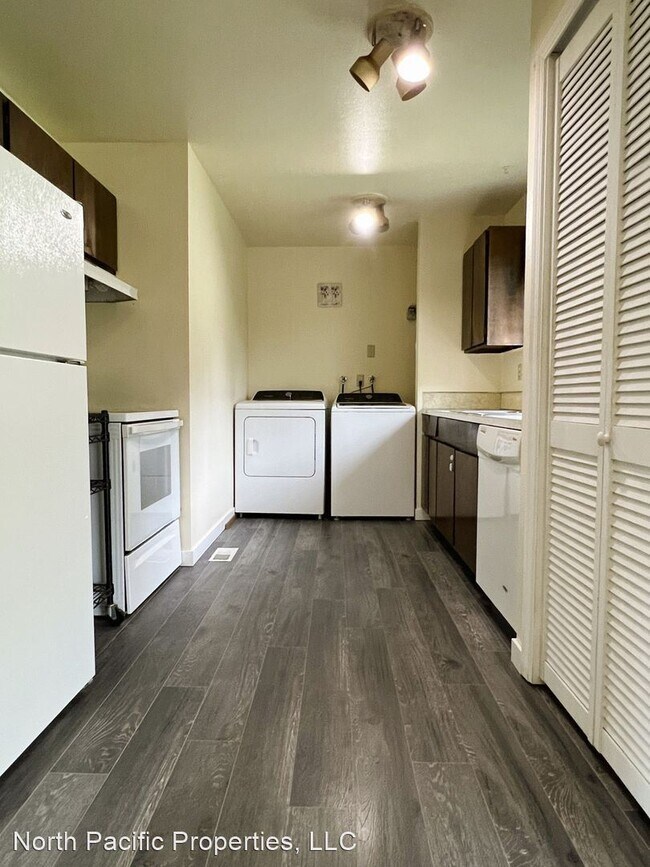 Building Photo - 3 br, 1 bath House - 16125 SE Petrovitsky Rd