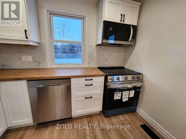 Building Photo - 334 Little Ave