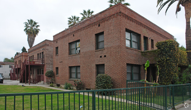 Building Photo - The Villas