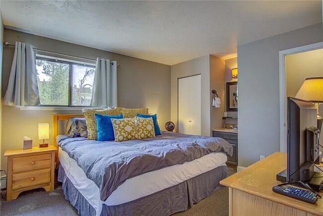 Foto del edificio - Buffalo Ridge - Spacious unit with Wifi, Covered Parking & Clubhouse