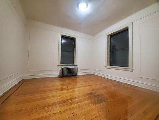 Foto del edificio - 2 bedroom in BRONX NY 10467