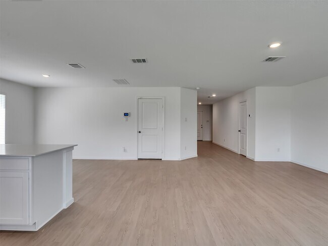 Building Photo - 921 Capracotta Dr