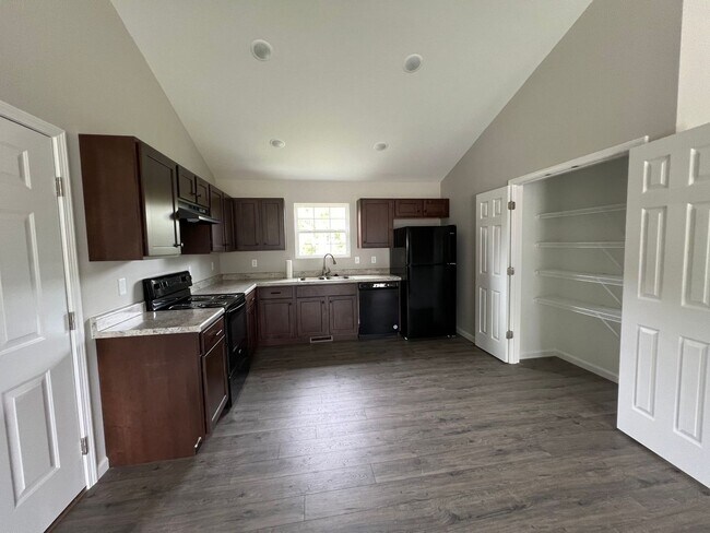 Foto del edificio - Newer Home in Lake Labadie Subdivision