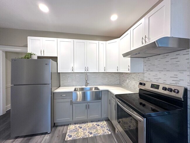 Building Photo - 152 Grand St