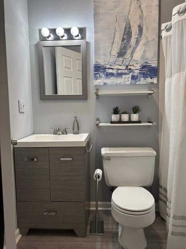 Building Photo - 639 Summer St