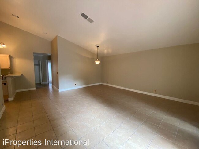 Building Photo - 2 br, 2.5 bath House - 960 N Sloan #206
