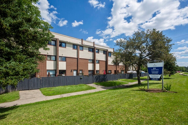 Building Photo - Towns at Old Chicopee