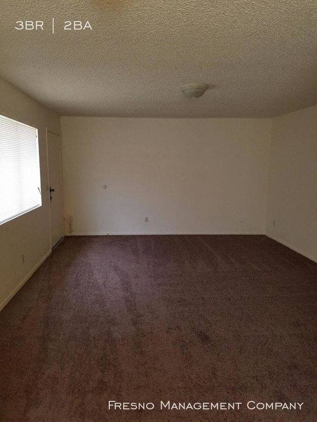 Building Photo - 3 Bedroom Apartment Located Near Fairgrounds.