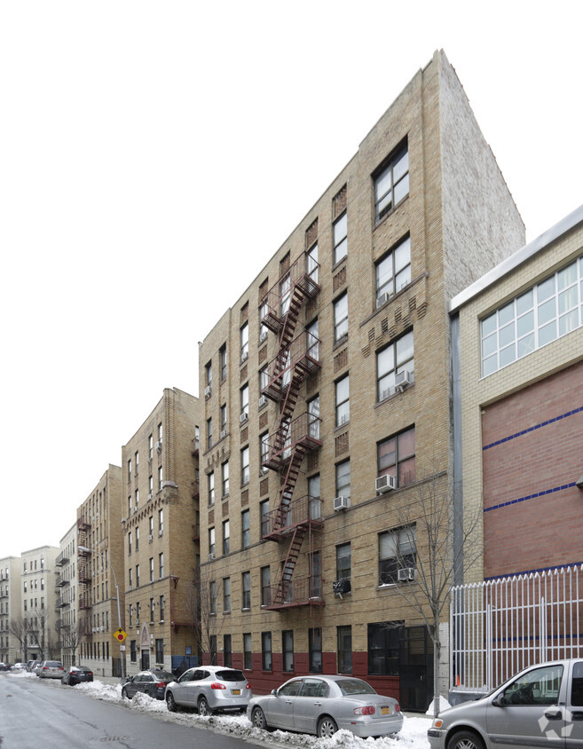 Primary Photo - Roslyn Terrace