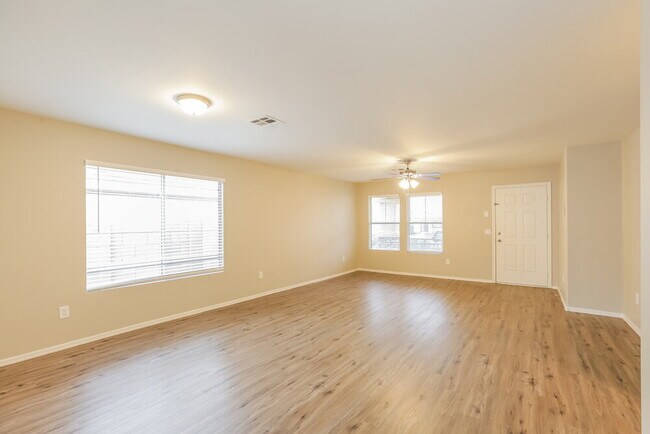 Building Photo - 7238 S 40th Ln