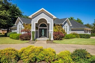 Building Photo - 1 Darian Dr