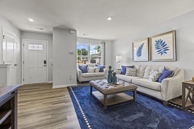 Foto del edificio - Modern End-Unit 3 BD/2.5 BA Greenville Tow...