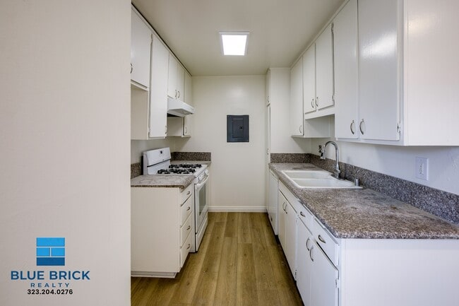Building Photo - 5452 Corteen Pl