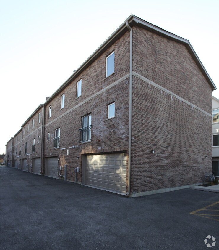 Building Photo - 3900 Wehrman Ave