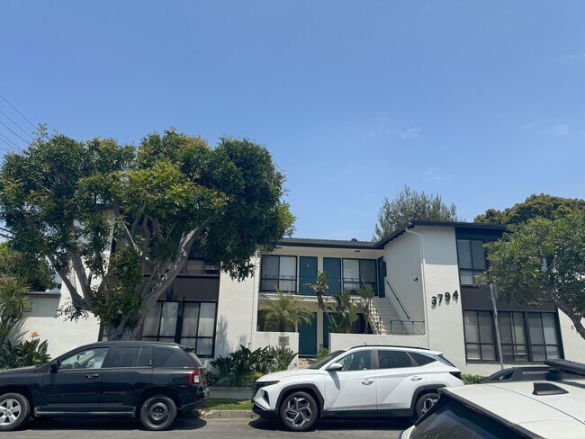 Foto del edificio - 3794 Rosewood Ave