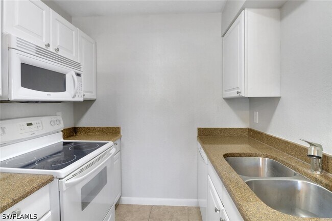 Foto del edificio - 4635 Bayshore Dr