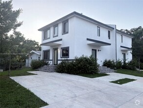 Building Photo - 6280 NW 22nd Ct