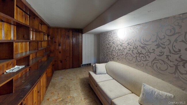 Foto del edificio - 105-43-105-65 65th Rd