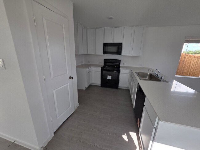 Foto del edificio - Charming 3-Bedroom Home in Providence Vill...