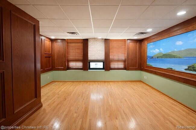 Building Photo - 35 N Saginaw St