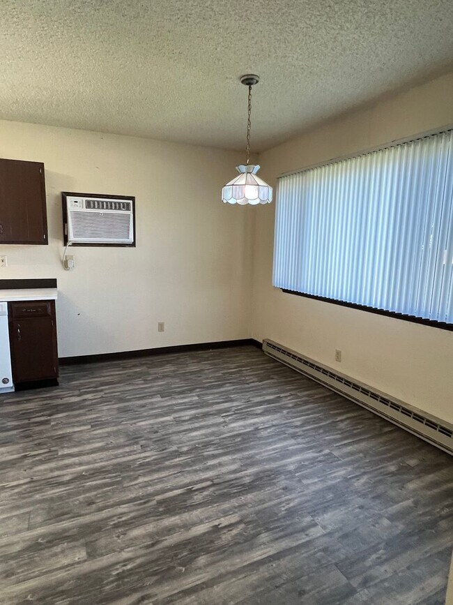 Foto del edificio - Pet-friendly 2 bedroom apartment with a/c,...