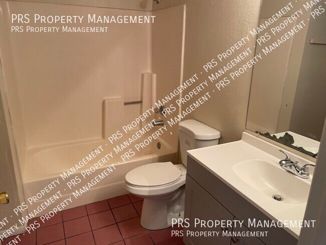 Building Photo - 465 W Ivyglen St