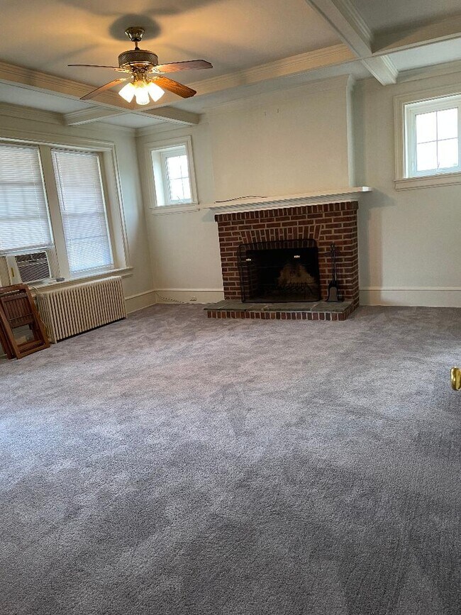 Living - 1001 W 28th St