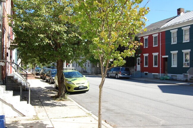 Foto del edificio - 2 bedroom 1 bathroom located in the heart of Carlisle