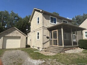 Building Photo - 1064 Lakeview St