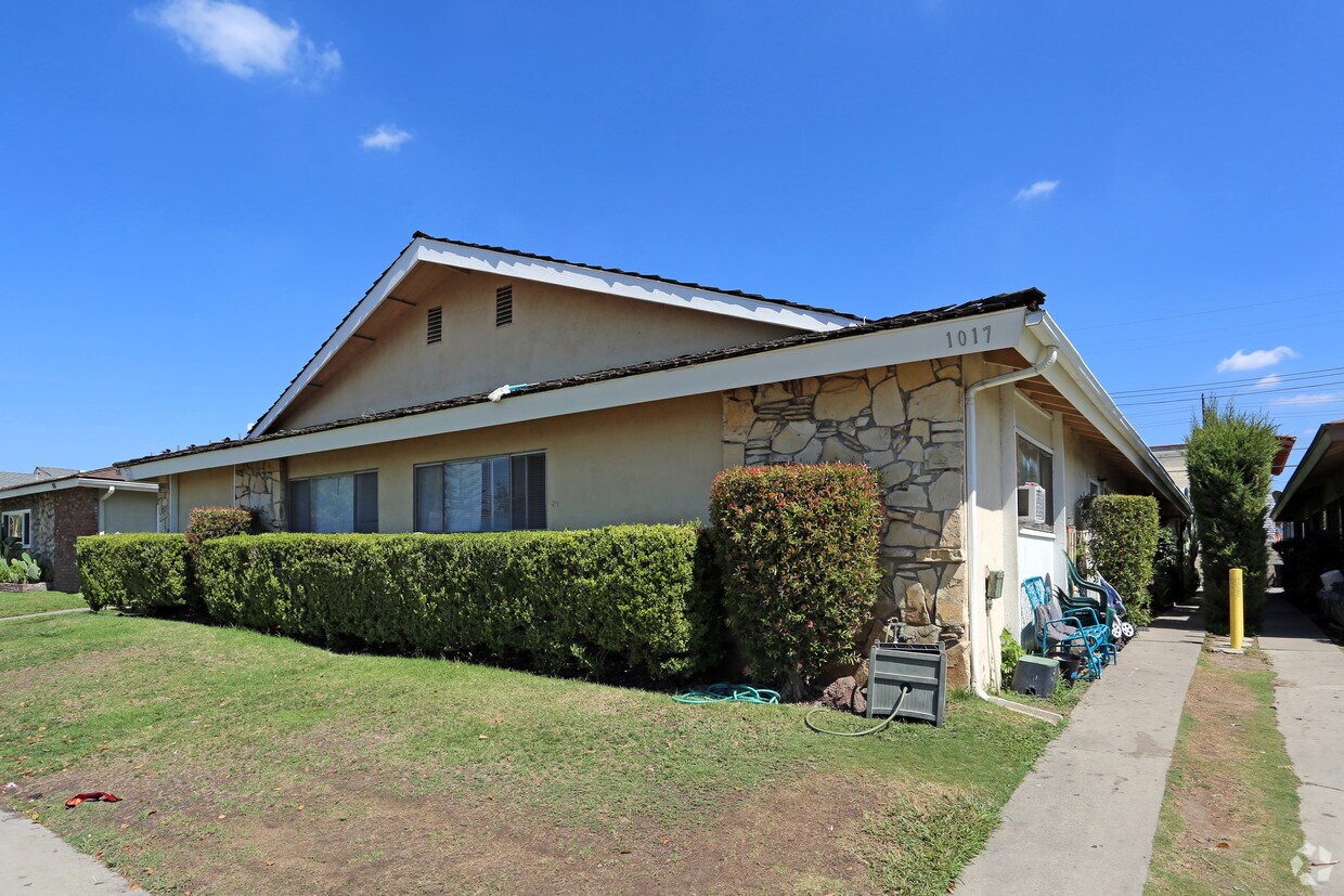 Primary Photo - 1017 N Shattuck Pl