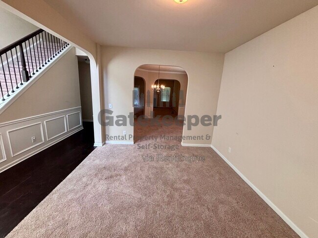 Building Photo - 4743 Chickadee Ln