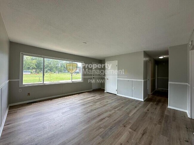 Building Photo - 379 Greendale Dr