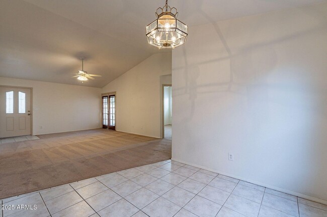 Building Photo - 3 bed, 2 bath home in Glendale with golf c...
