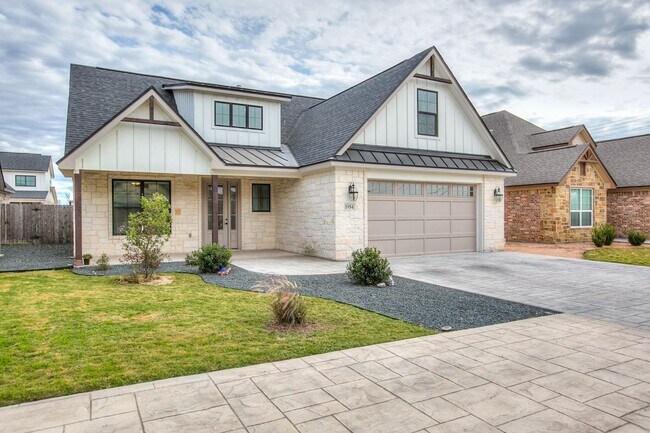 Foto del edificio - Luxurious 4 Bedroom, 4Bath Home — Marble Finishes, High-End Appliances AVAILABLE NOW!!!