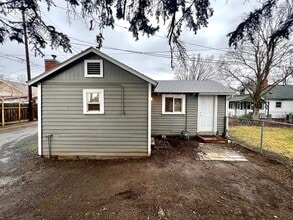 Building Photo - 706 S 4th Ave