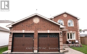 Building Photo - 9 Whitehorn Crescent