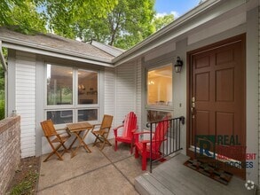Building Photo - 636 Cheyenne Dr