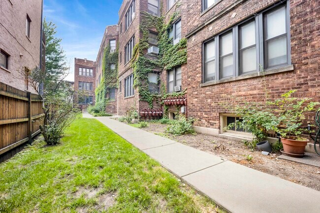 Foto del edificio - 1471 W Carmen Ave